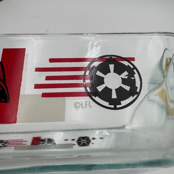 Pyrex Star Wars 2 piece Set 7200 4.75", 7211 8" x 6" - Picture 3 of 12